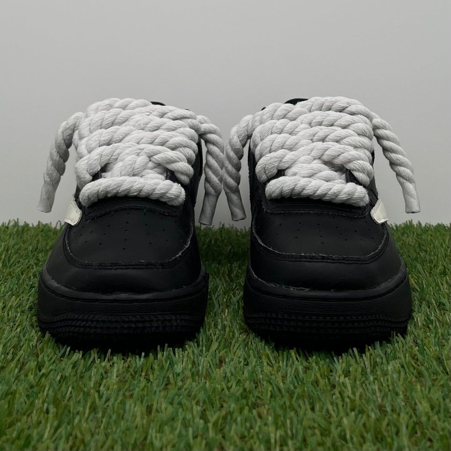 AF1 low travis black white rope
