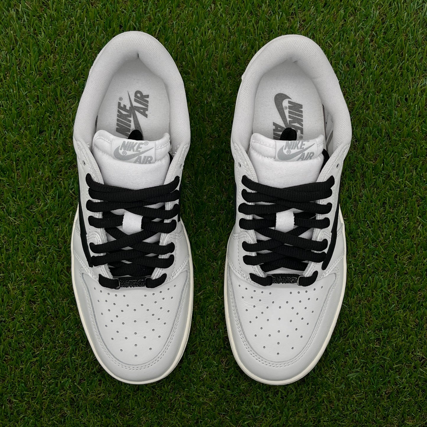 AJ1 low panda travis custom
