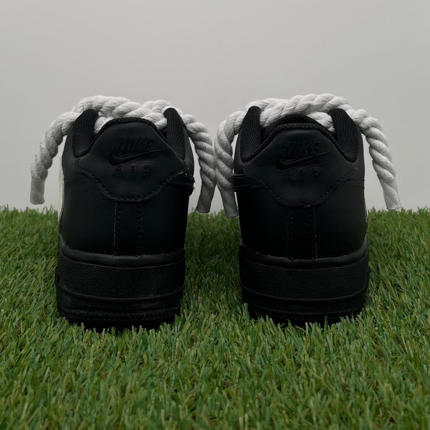 AF1 low travis black white rope