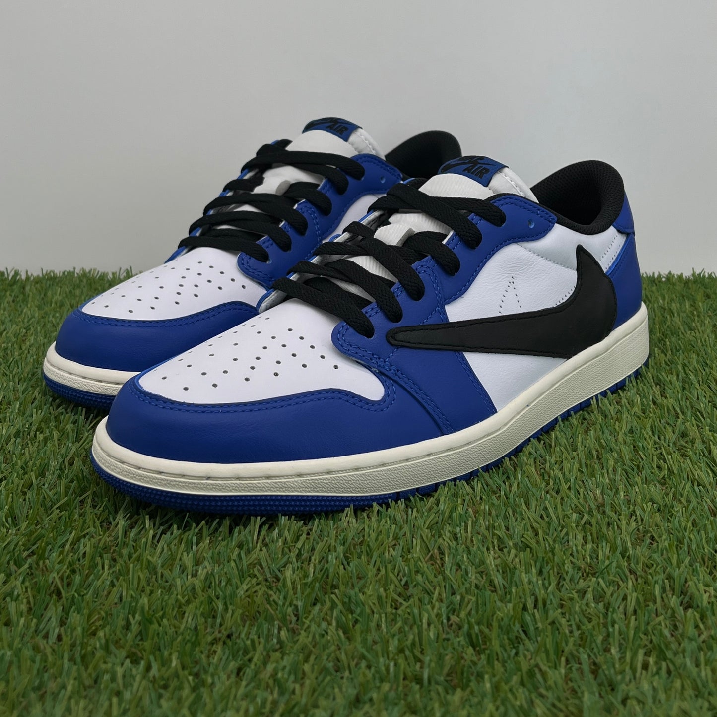AJ1 low royal travis custom